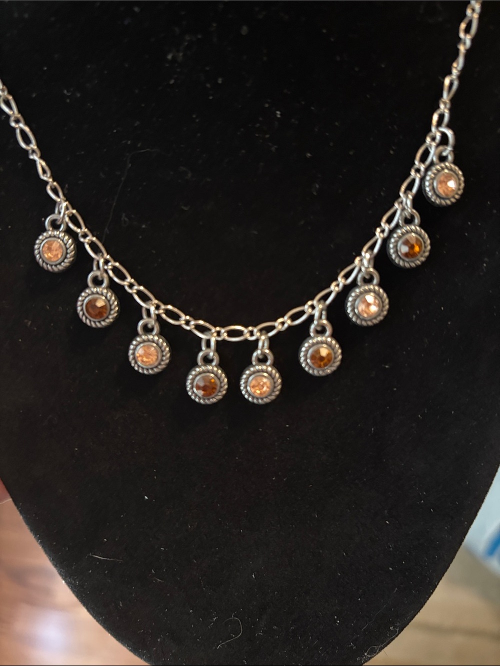 Silver tone necklace with amber and citrine-colored stones - Picture 4 of 4